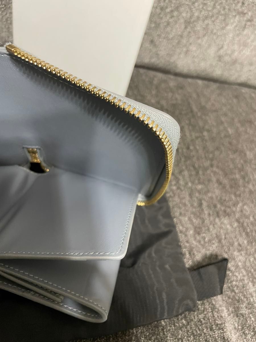 美品セリーヌ コンパクトジップウォレット エッセンシャル 美品セリーヌ コンパクトジップウォレット エッセンシャル
