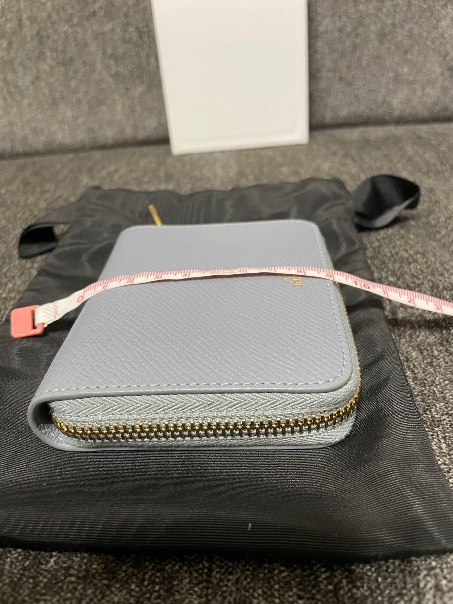 美品セリーヌ コンパクトジップウォレット エッセンシャル 美品セリーヌ コンパクトジップウォレット エッセンシャル