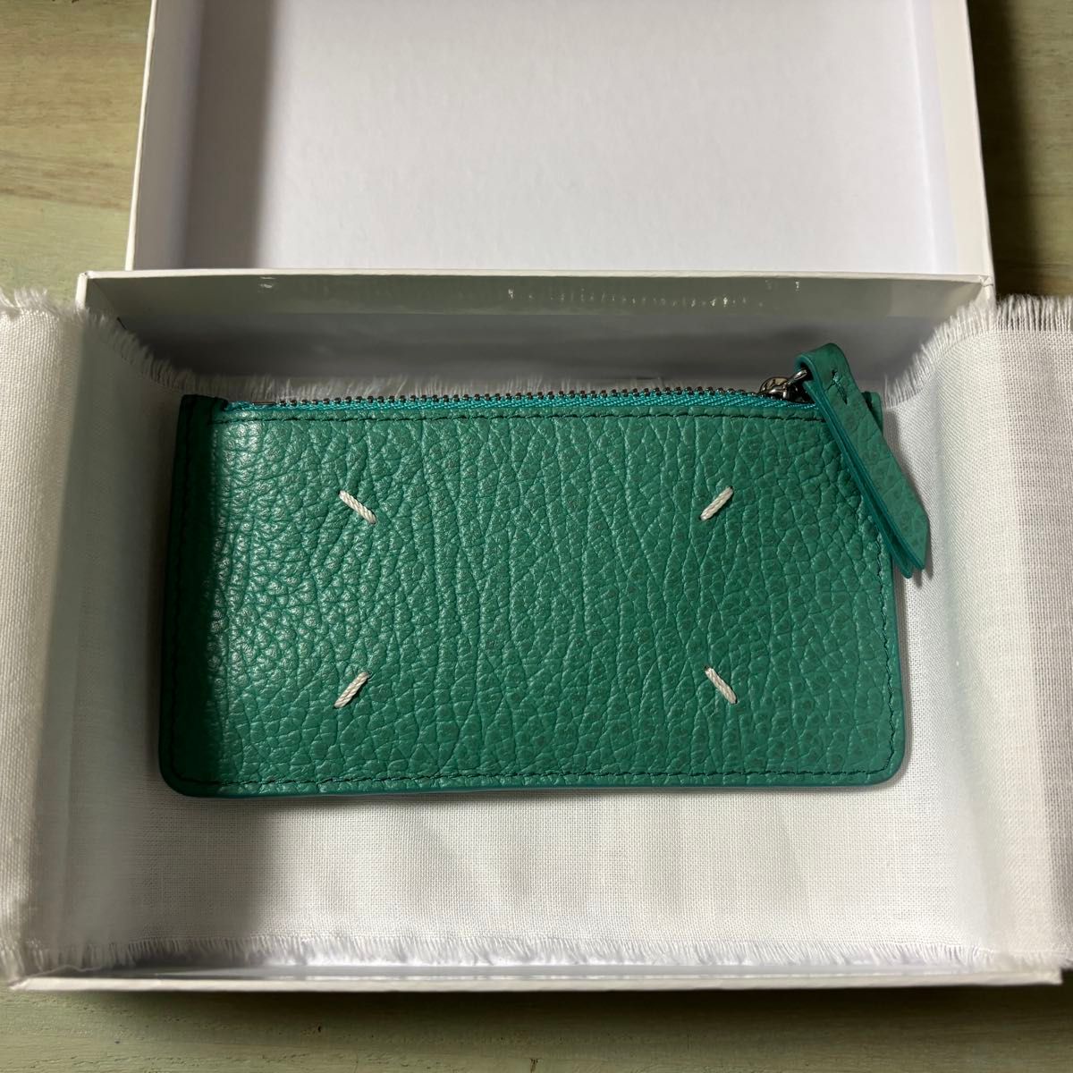 メゾンマルジェラ フラグメントケース 緑色 グリーン 中古 メゾンマルジェラ フラグメントケース 緑色 グリーン 中古