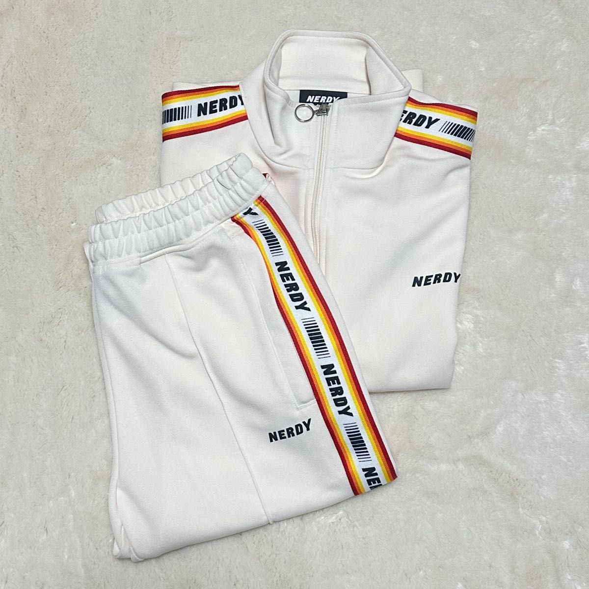 NERDY】ジャージセットアップ トラックジャケット 上下セット NERDY】ジャージセットアップ トラックジャケット 上下セット