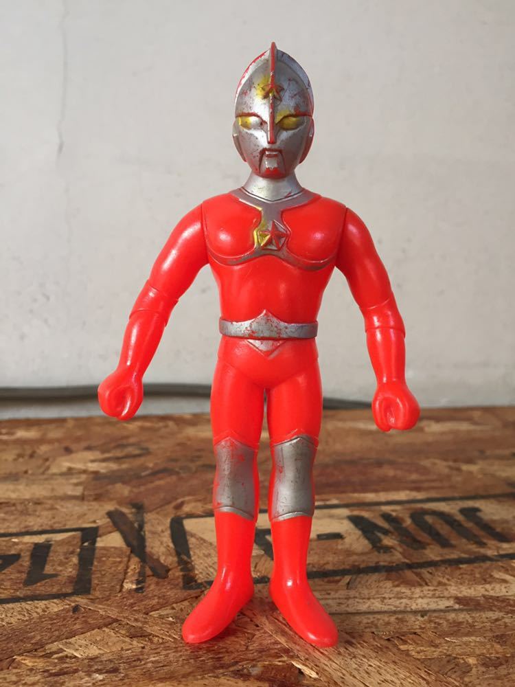 ンタタロウ ヤフオク! - ソフビ5体セット 円谷プロ ポピー 新