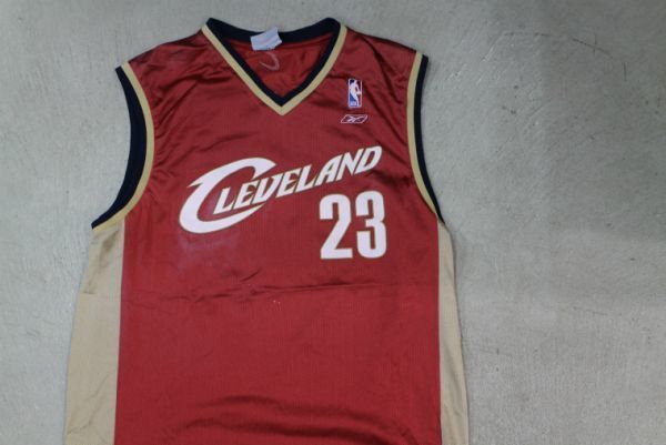 【古着GAME TOPSReebok NBA CLEVELAND CAVS 23 JAMES メッシュタンクトップ Tシャツ赤M】バスケットボールレブロンジェームスリーボック_画像1