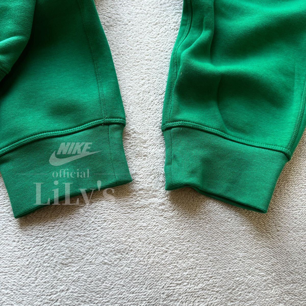 新品 NIKE上下セットアップ Lサイズ 緑 グリーン ナイキ 新品 NIKE上下セットアップ Lサイズ 緑 グリーン ナイキ