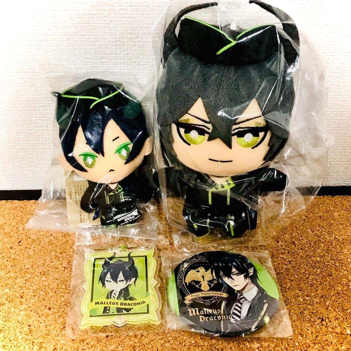 ナムコ限定　ディズニー ツイステッドワンダーランド　マレウス　ともぬい　ぬいぐるみ　缶バッジ　マスコット　キーホルダー　ツイステ