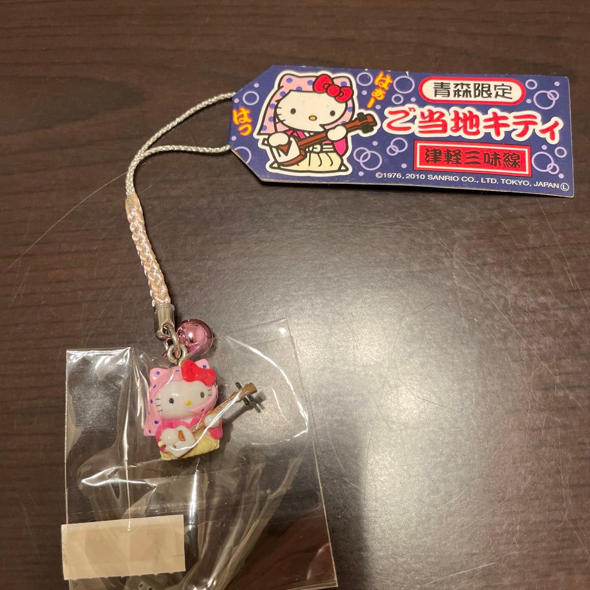 【激レア】スイーツKT キャンディ キティ 根付け ストラップ サンリオ 緑 b サンリオ ハローキティ 根付け ストラップ ご当地キティ 青森