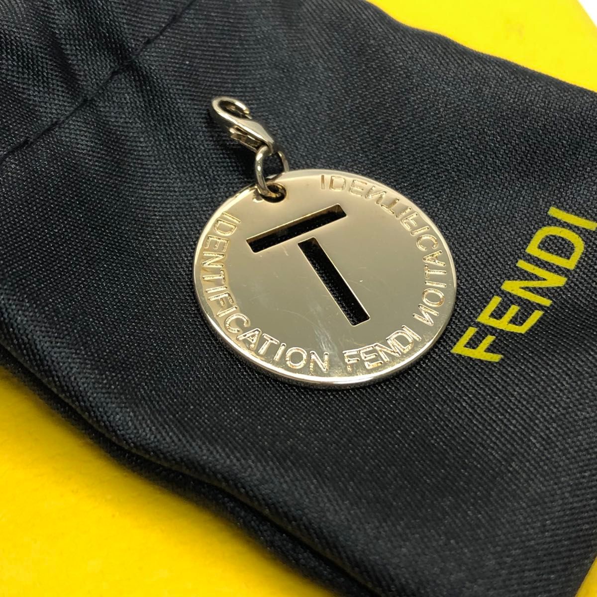 美品】 FENDIフェンディ ペンダントトップ T イニシャル 美品】 FENDIフェンディ ペンダントトップ T イニシャル
