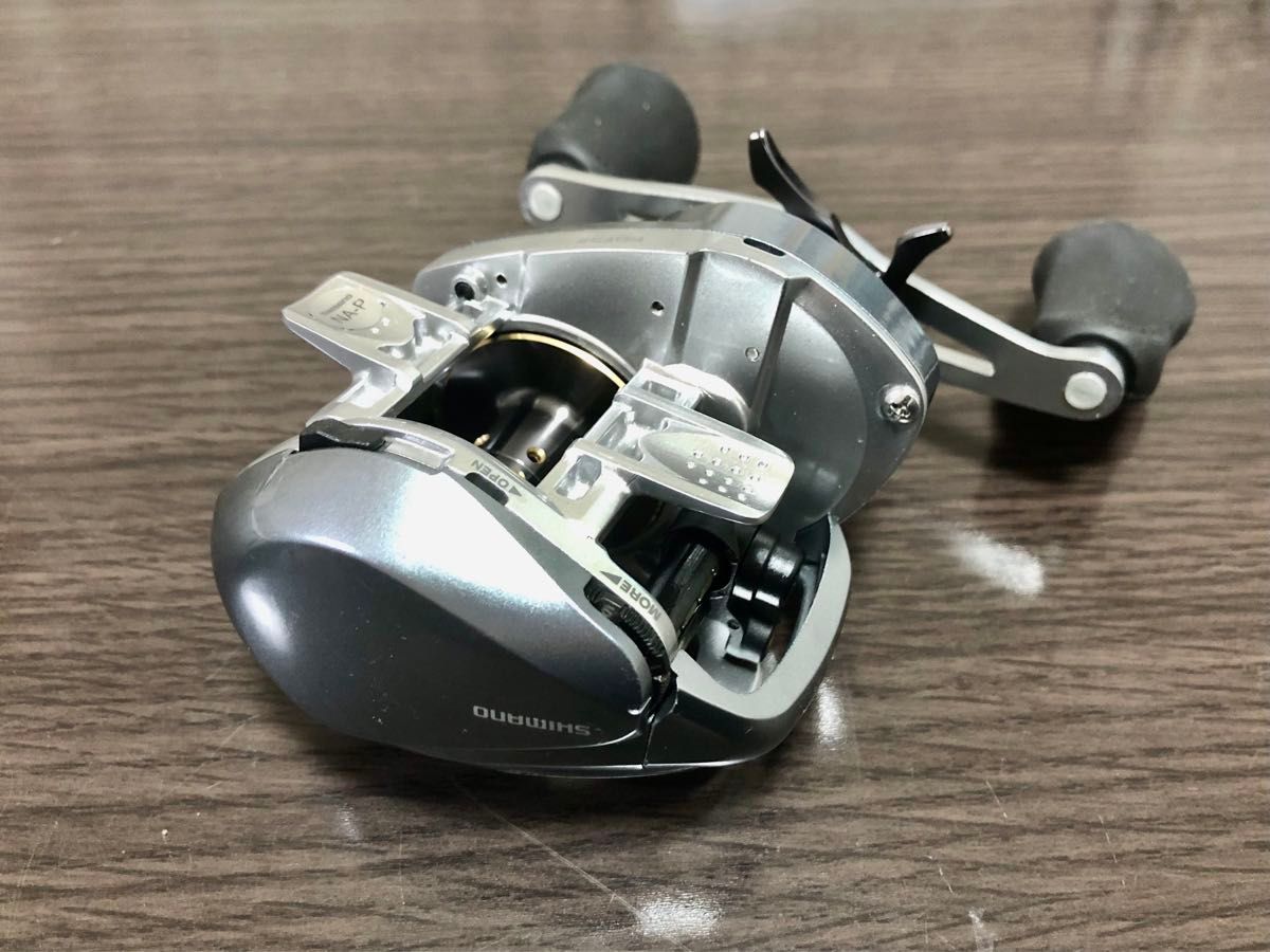 シマノ 15クラド 200 PG 5 5 1 SHIMANO CURADO 右ハンドル シマノ 15クラド 200 PG 5 5 1 SHIMANO CURADO 右ハンドル