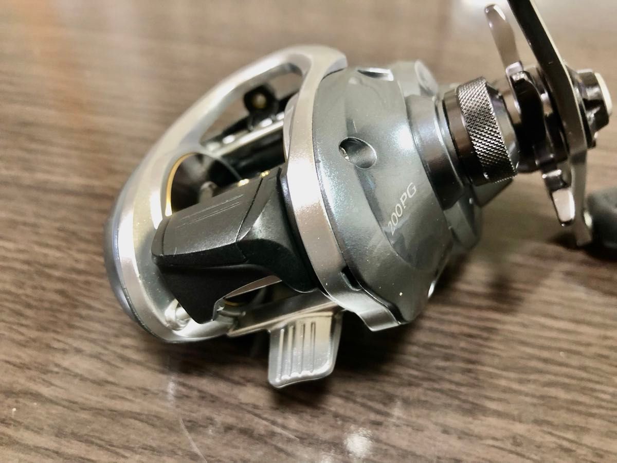 シマノ 15クラド 200 PG 5 5 1 SHIMANO CURADO 右ハンドル シマノ 15クラド 200 PG 5 5 1 SHIMANO CURADO 右ハンドル