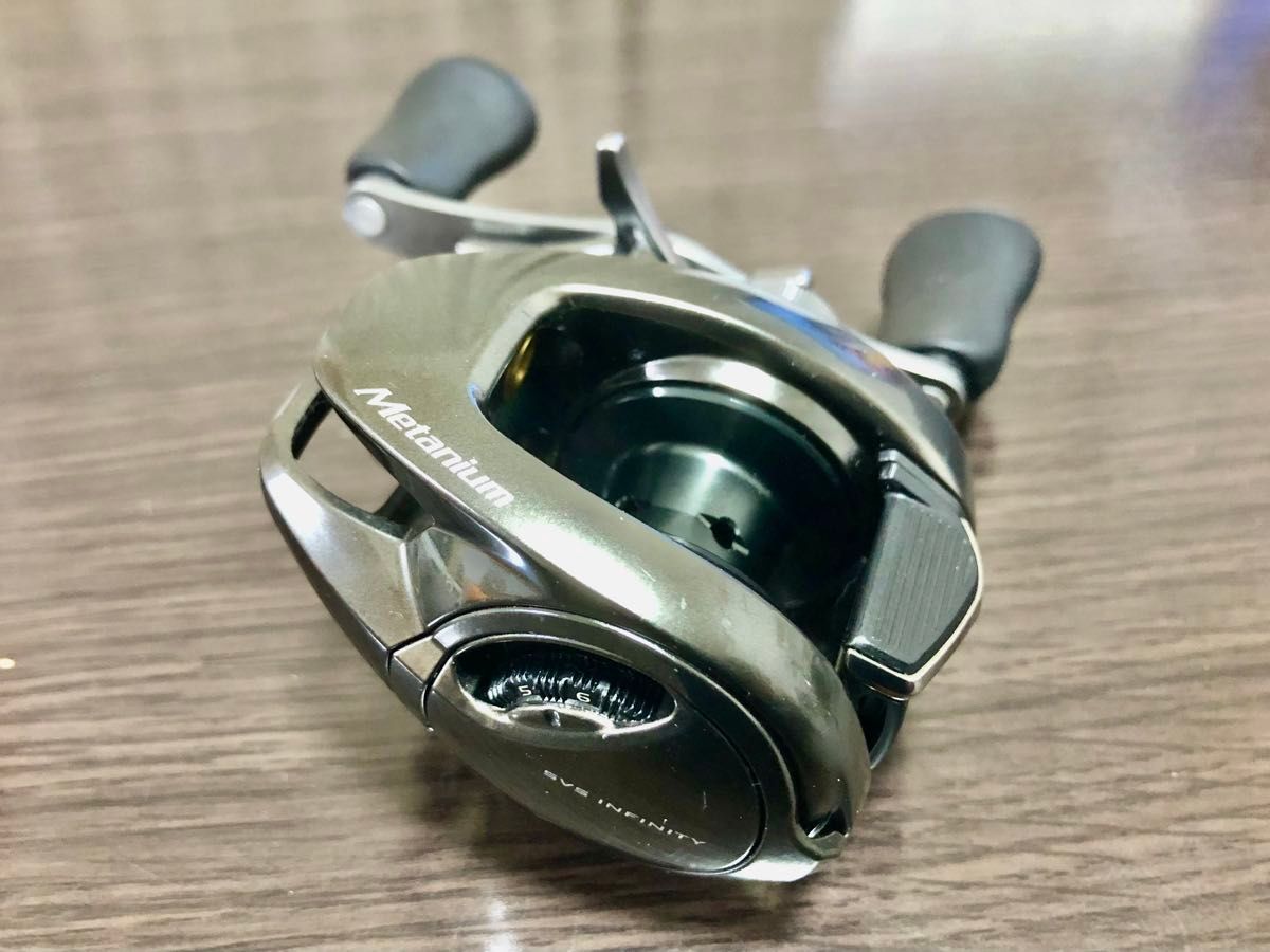 シマノ 20メタニウム 右ハンドル HG 7.1 美品 シマノ20メタニウム HG 7 1 1 右ハンドル SHIMANO Metanium