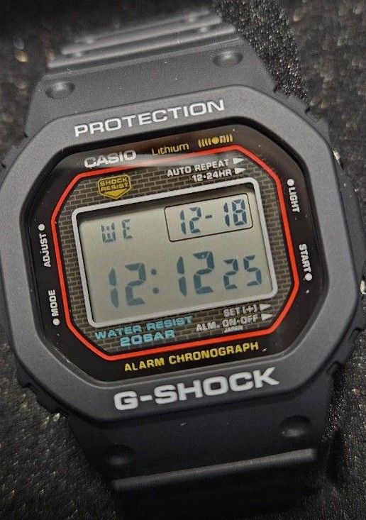 新品 CASIO G-SHOCK 初代G-SHOCK復刻モデル DW-5000R-1AJF 新品 CASIO G-SHOCK 初代G-SHOCK復刻モデル DW-5000R-1AJF