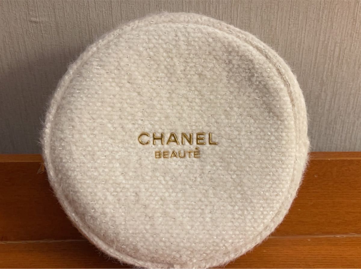 シャネル CHANEL ポーチ 白 ノベルティー 丸型ポーチ クリスマス シャネル CHANEL ポーチ 白 ノベルティー 丸型ポーチ クリスマス