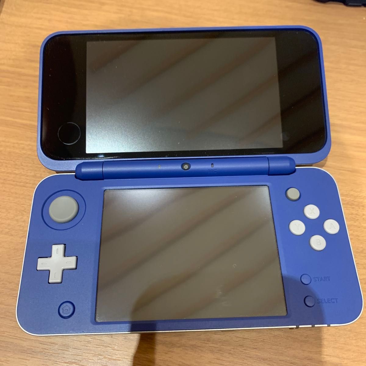 New ニンテンドー2DS LL HYLIAN SHIELD EDITION ハイラル New ニンテンドー2DS LL HYLIAN SHIELD EDITION ハイラル