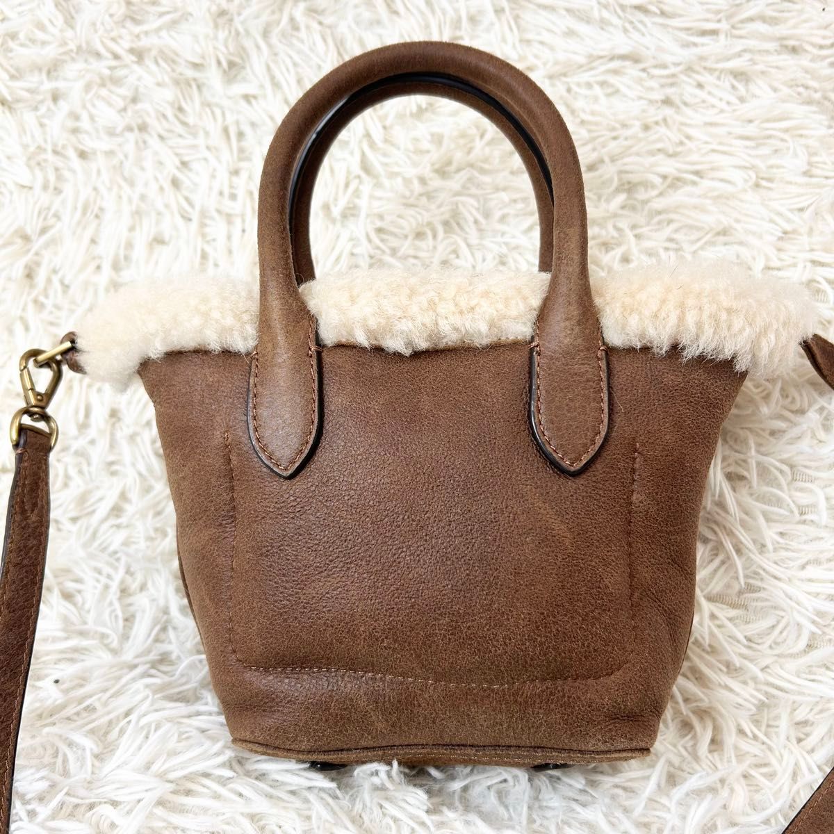 美品 ポロラルフローレン 定価7 6万 ムートンショルダーバッグ 美品 ポロラルフローレン 定価7 6万 ムートンショルダーバッグ