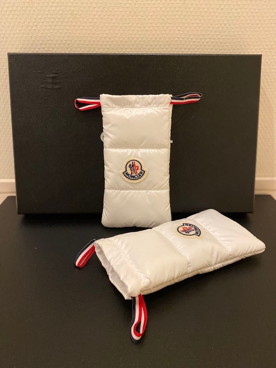 非売品・未使用】MONCLER ロゴ入り クッション(非売品 MONCLER 非売品・未使用】MONCLER ロゴ入り クッション(非売品 MONCLER