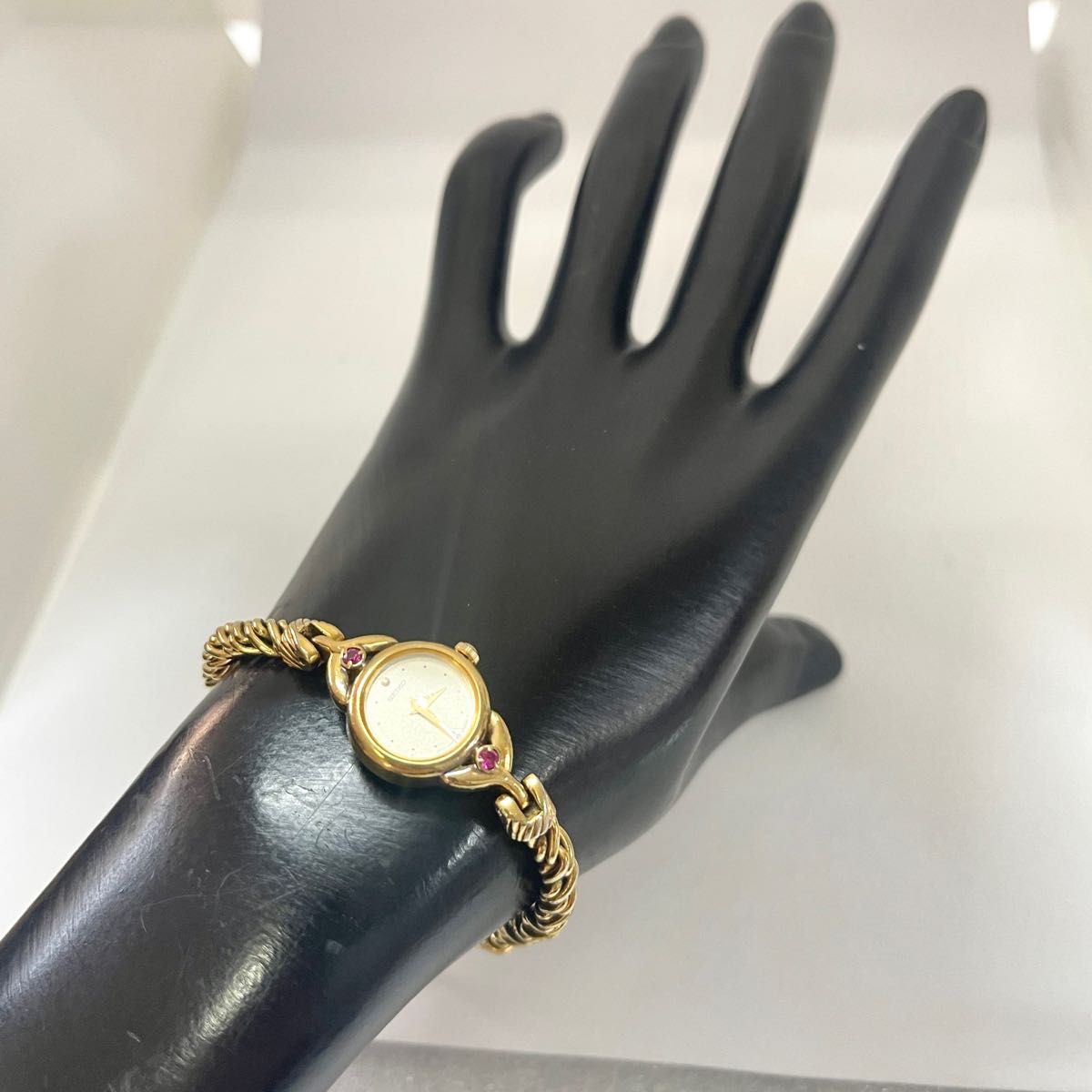 稼働 SEIKO レディース腕時計 天然ルビー ブレスウォッチ 稼働 SEIKO レディース腕時計 天然ルビー ブレスウォッチ