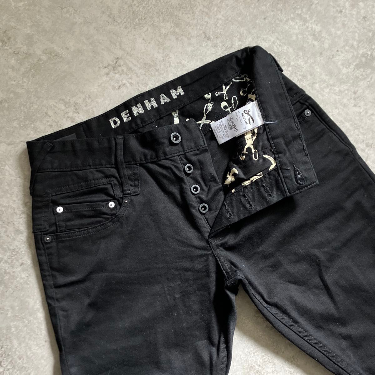 美品 DENHAM SKIN W30 WLSB WHITE デンハム スキン ブラック黒 美品 DENHAM SKIN W30 WLSB WHITE デンハム スキン ブラック黒