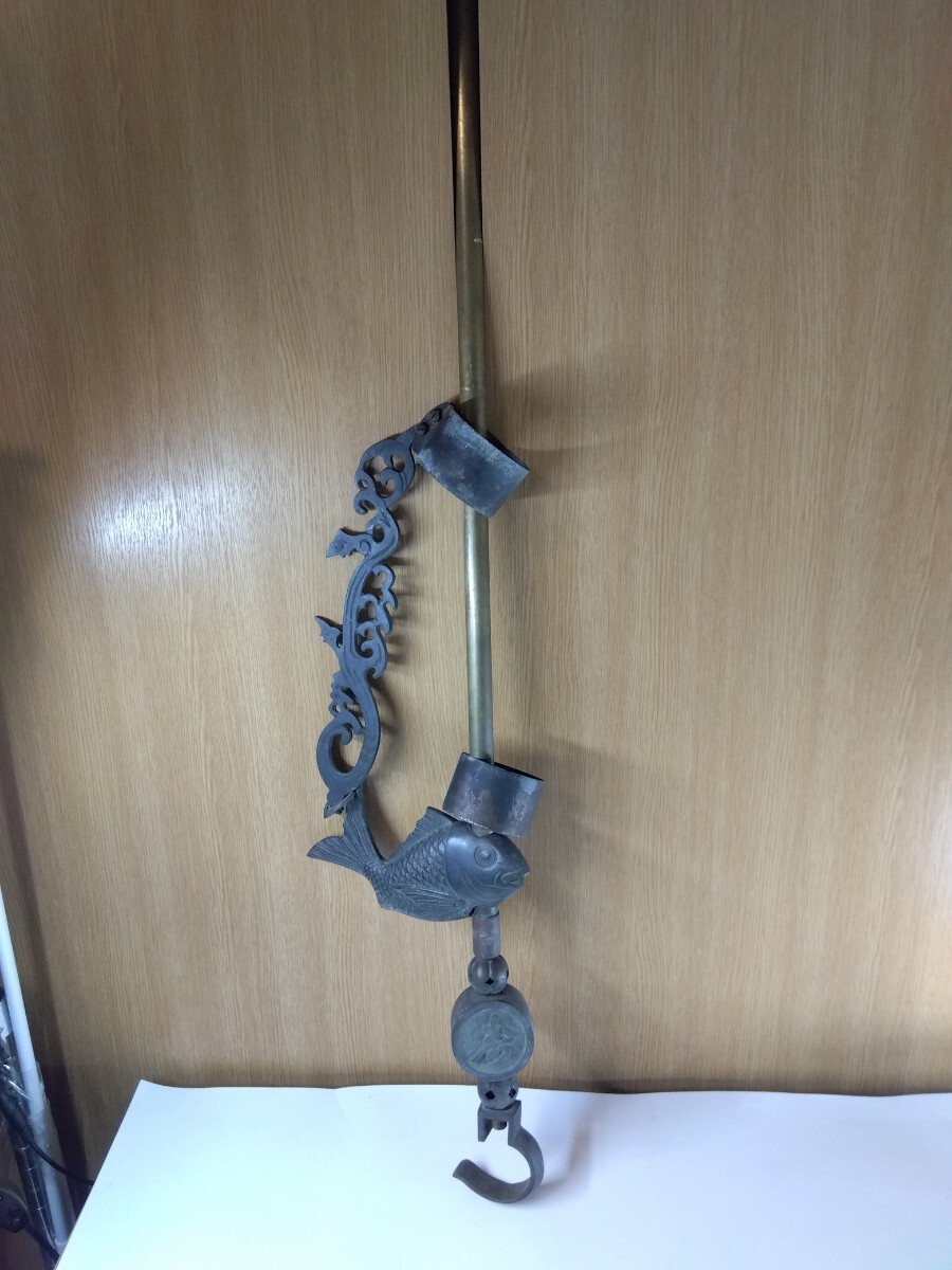 レトロ 時代物 真鍮製 小鎚釣金具 蔵鍵装飾 真鍮中通式自在鉤 レトロ 時代物 真鍮製 小鎚釣金具 蔵鍵装飾 真鍮中通式自在鉤