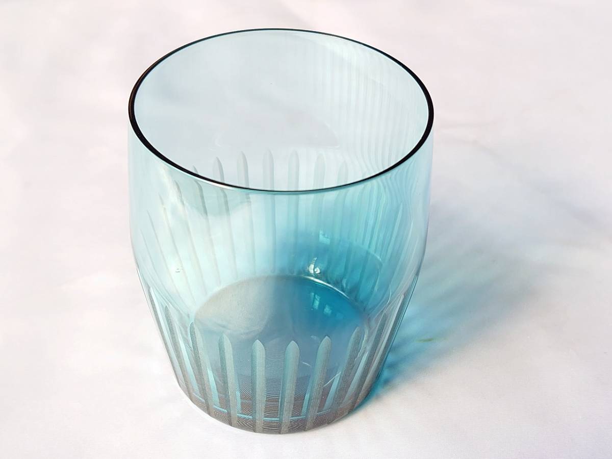 切子のグラス ガラスコップ ブルー ガラス細工 切子 口径約6.5㎝ 高さ約8㎝　【1129】【b】_画像1