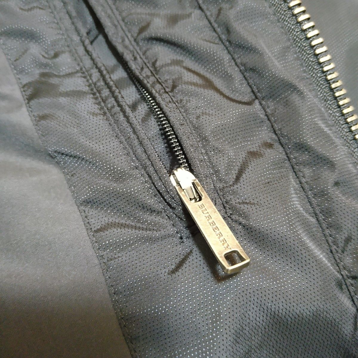 バーバリー ロンドン ダウン ジャケット 黒 BBP35-729-09 サイズ バーバリー ロンドン ダウン ジャケット 黒 BBP35-729-09 サイズ