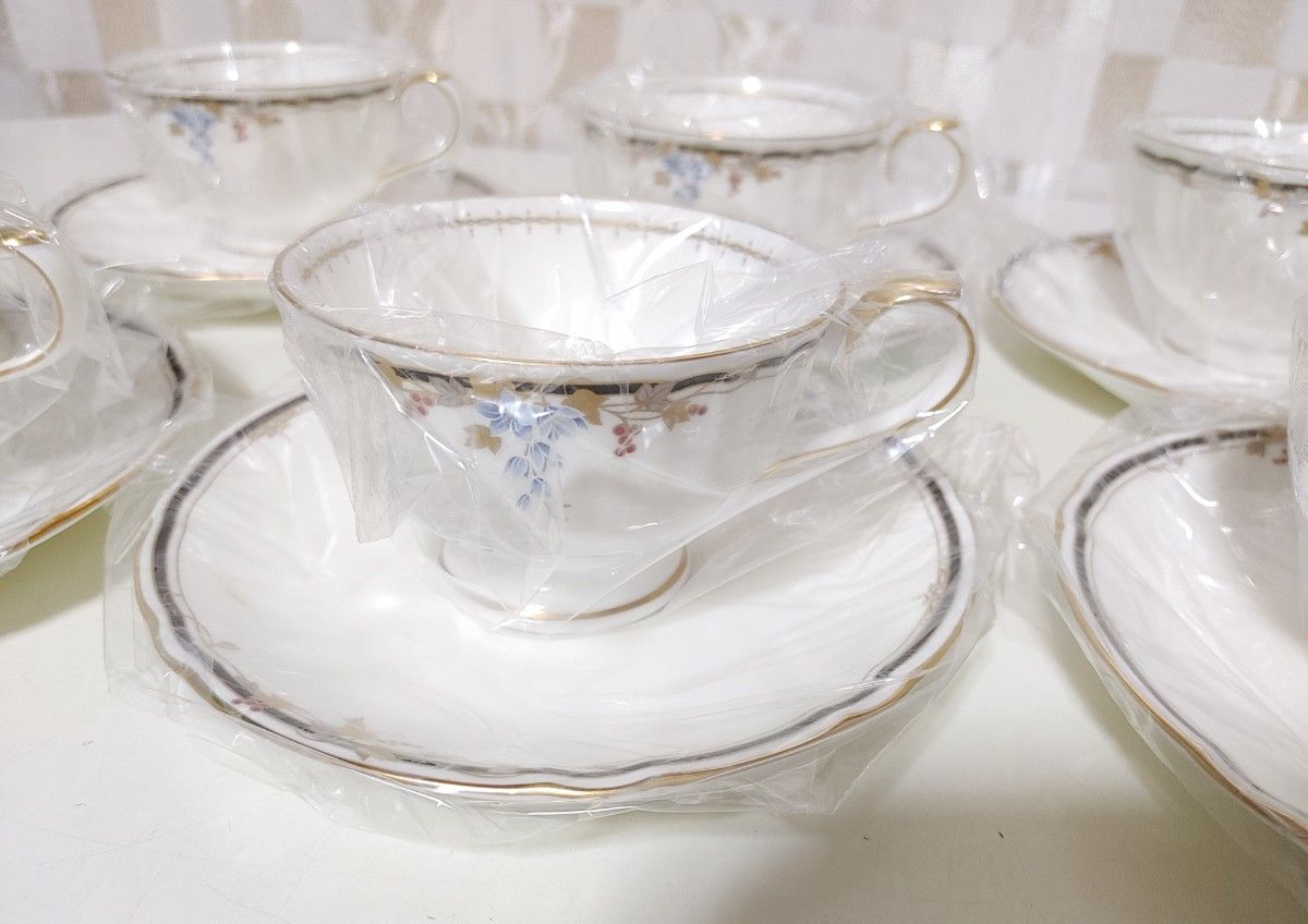 NARUMI BONE CHINA 薫シリーズ・ティーカップ&ソーサーセット NARUMI BONE CHINA 薫シリーズ・ティーカップ&ソーサーセット