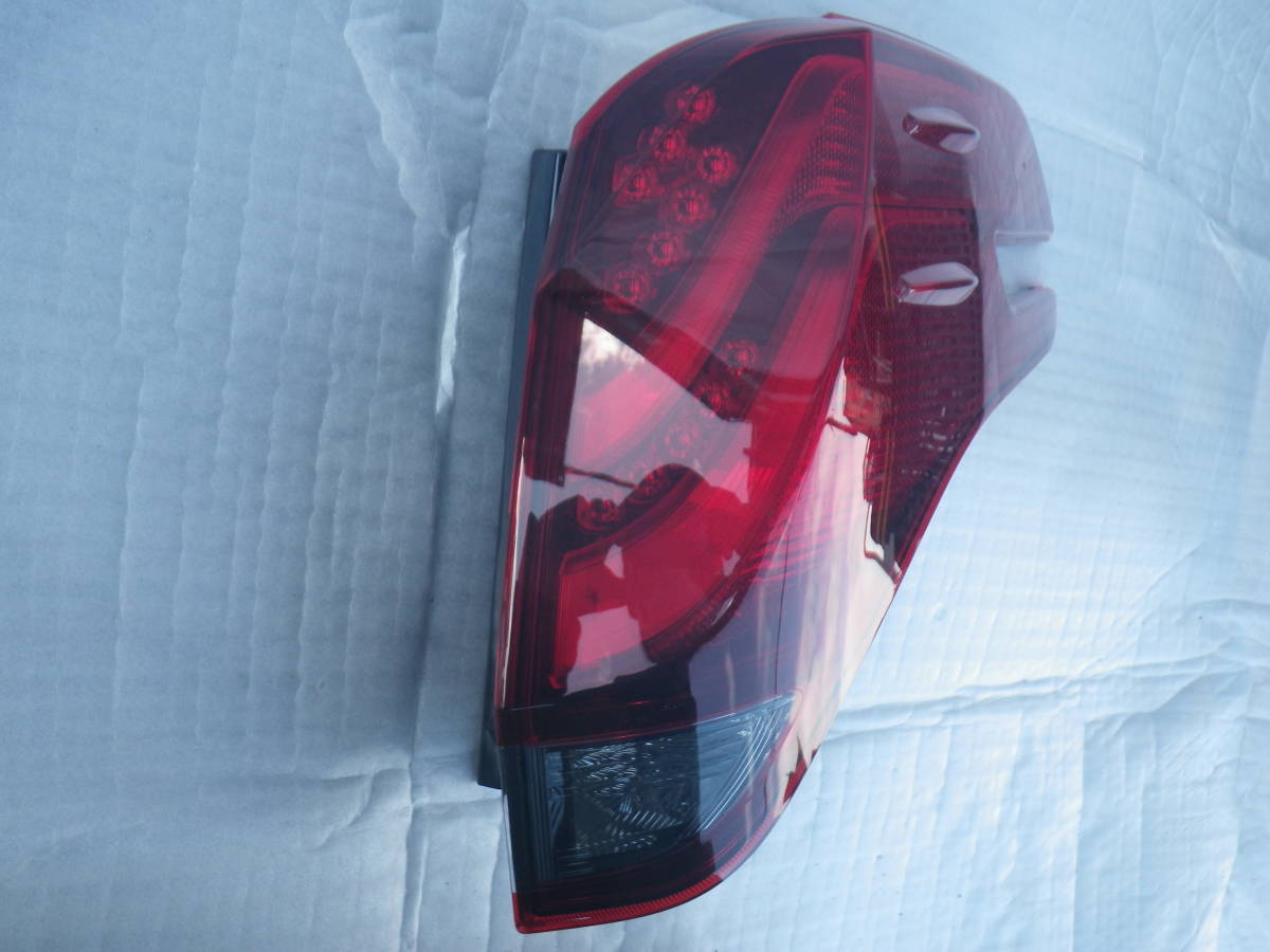  original new goods unused beautiful goods QQ434 Alphard Hybrid AGH30 GGH30 AYH30 previous term right tail lamp right outside KOITO 58-68 81551-58150
