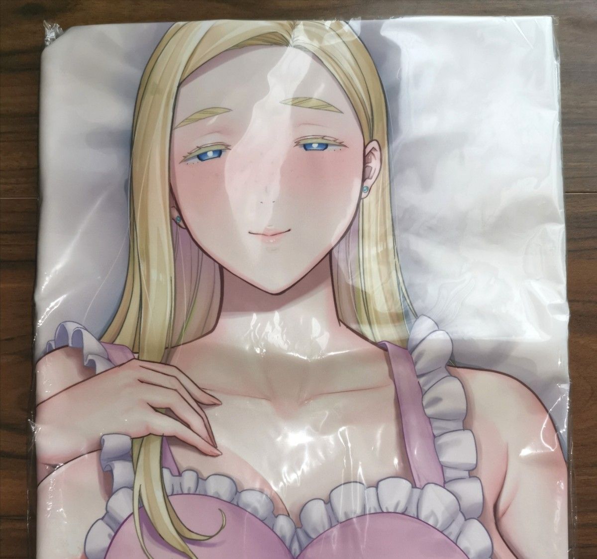 黒巣ガタリ 描き下ろし 外国人妻 抱き枕カバー DOLL PLAY