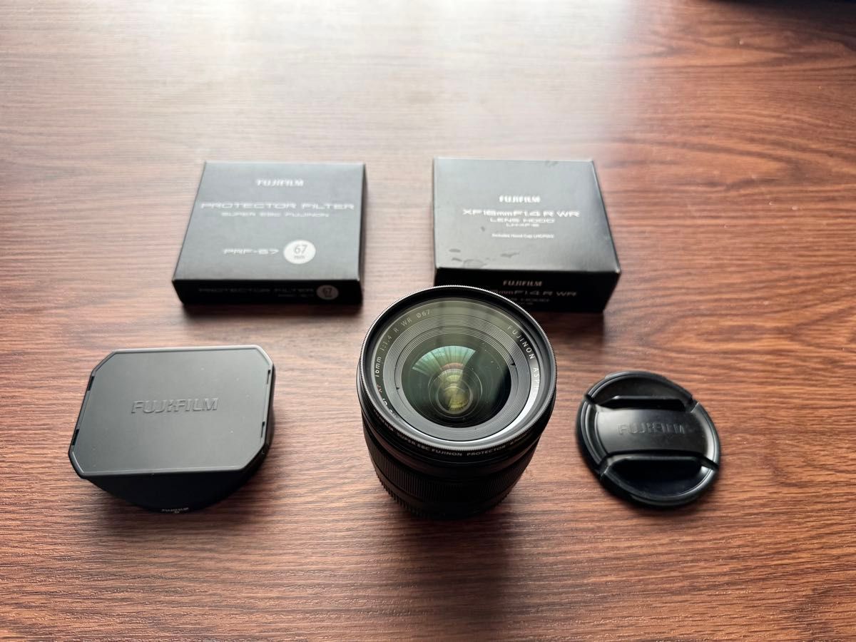 美品 Fujifilm XF 16mm F1 4 R WR おまけ付 純正角フード 保護 美品 Fujifilm XF 16mm F1 4 R WR おまけ付 純正角フード 保護