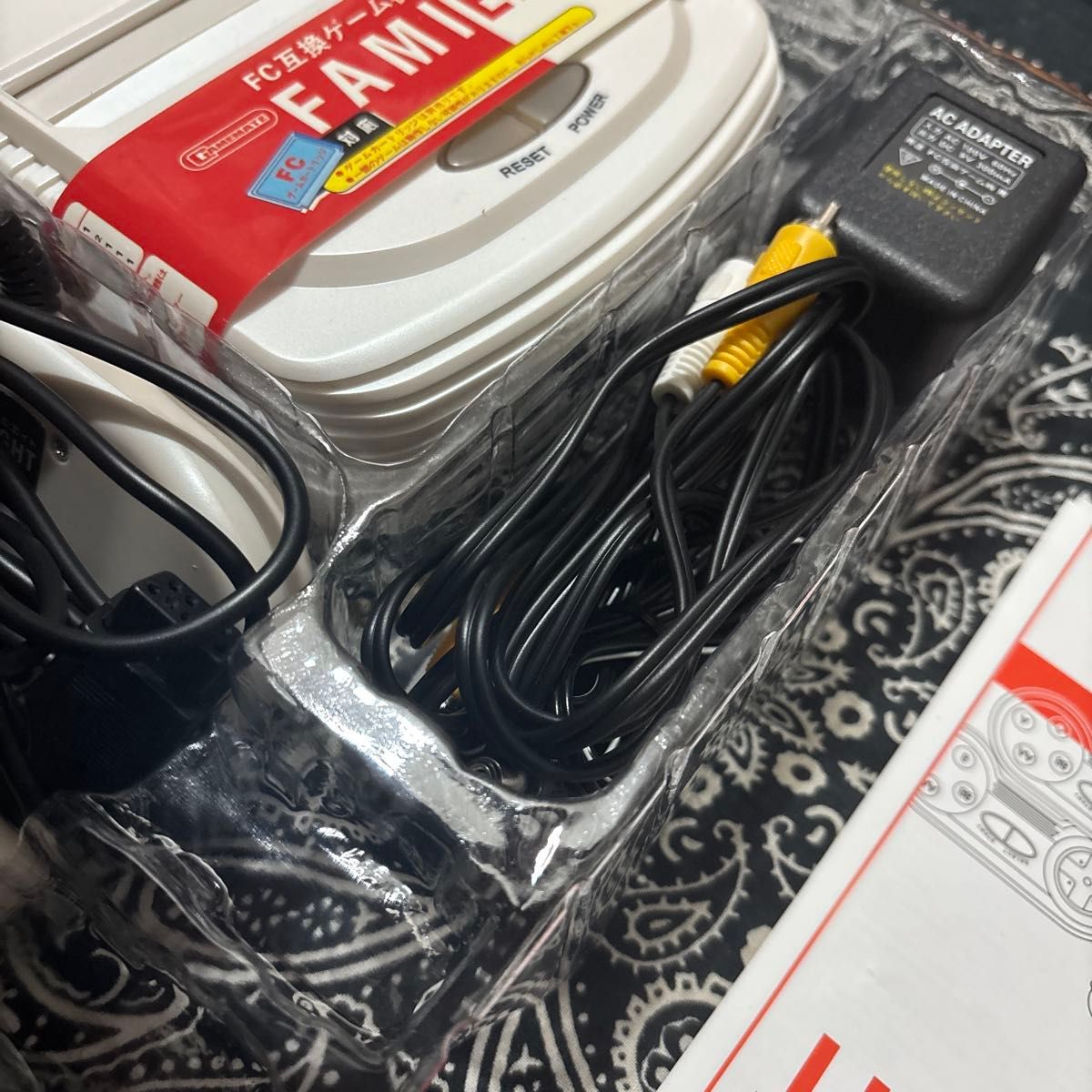 美品》ファミエイト famieight レトロ ゲーム機 FC互換機 美品》ファミエイト famieight レトロ ゲーム機 FC互換機