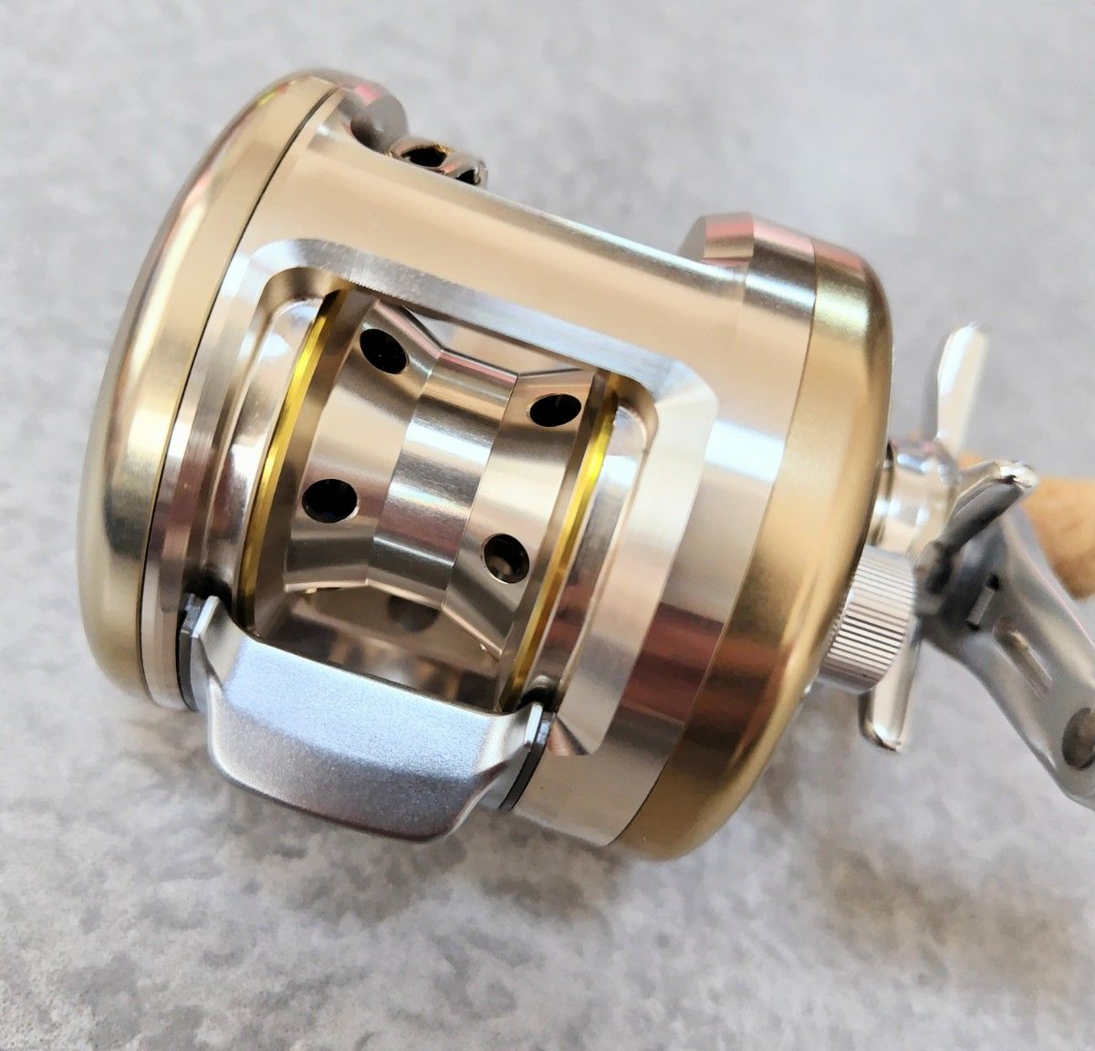 ダイワ MILLIONAIRE ミリオネア CV-X205 右巻き ベイトリール 希少 美品 Daiwa ダイワ ミリオネアCV-Z 205 箱あり ベイト