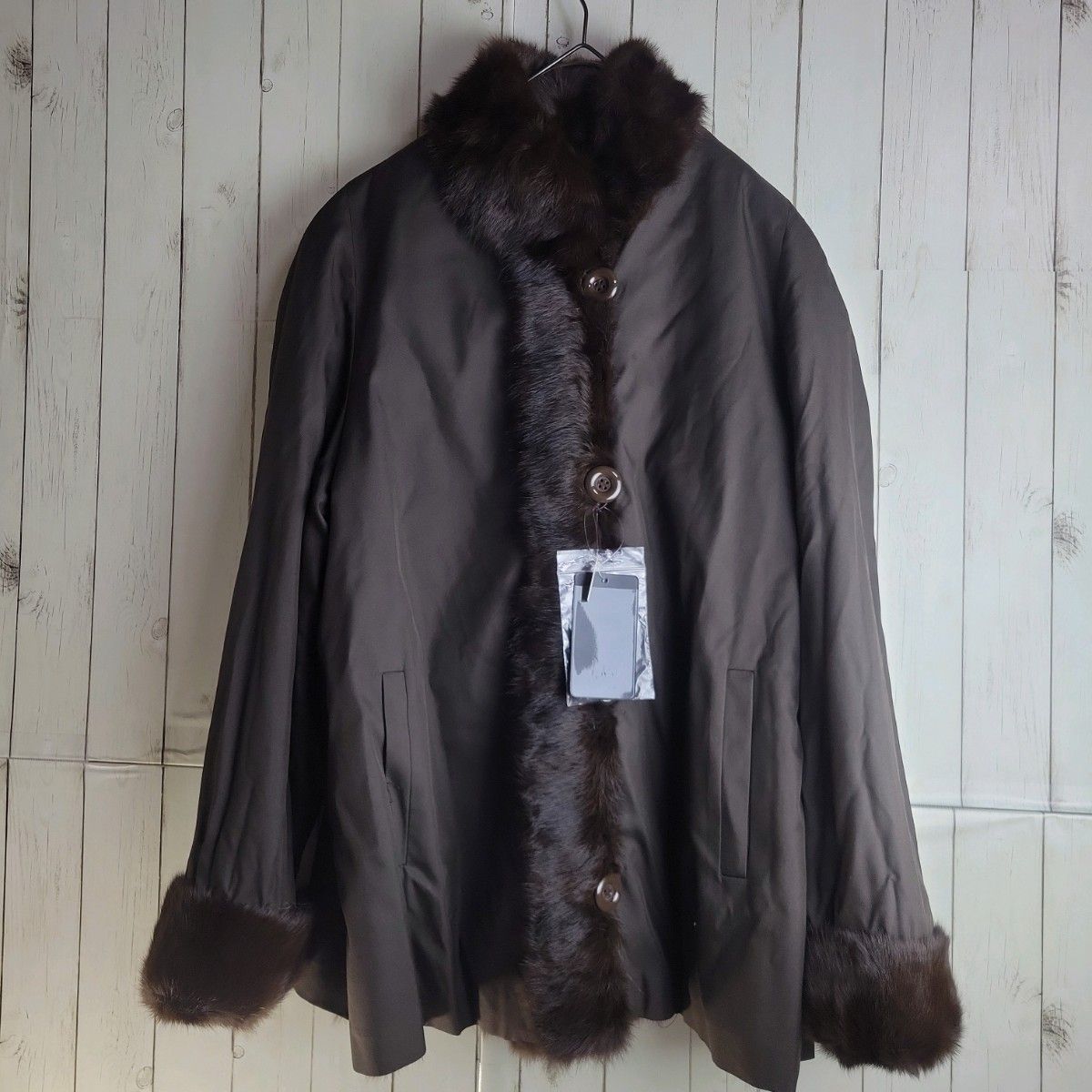 セール中 【新品タグ付き】ROBERUTO VALENTINO リス毛皮コート セール中 【新品タグ付き】ROBERUTO VALENTINO リス毛皮コート