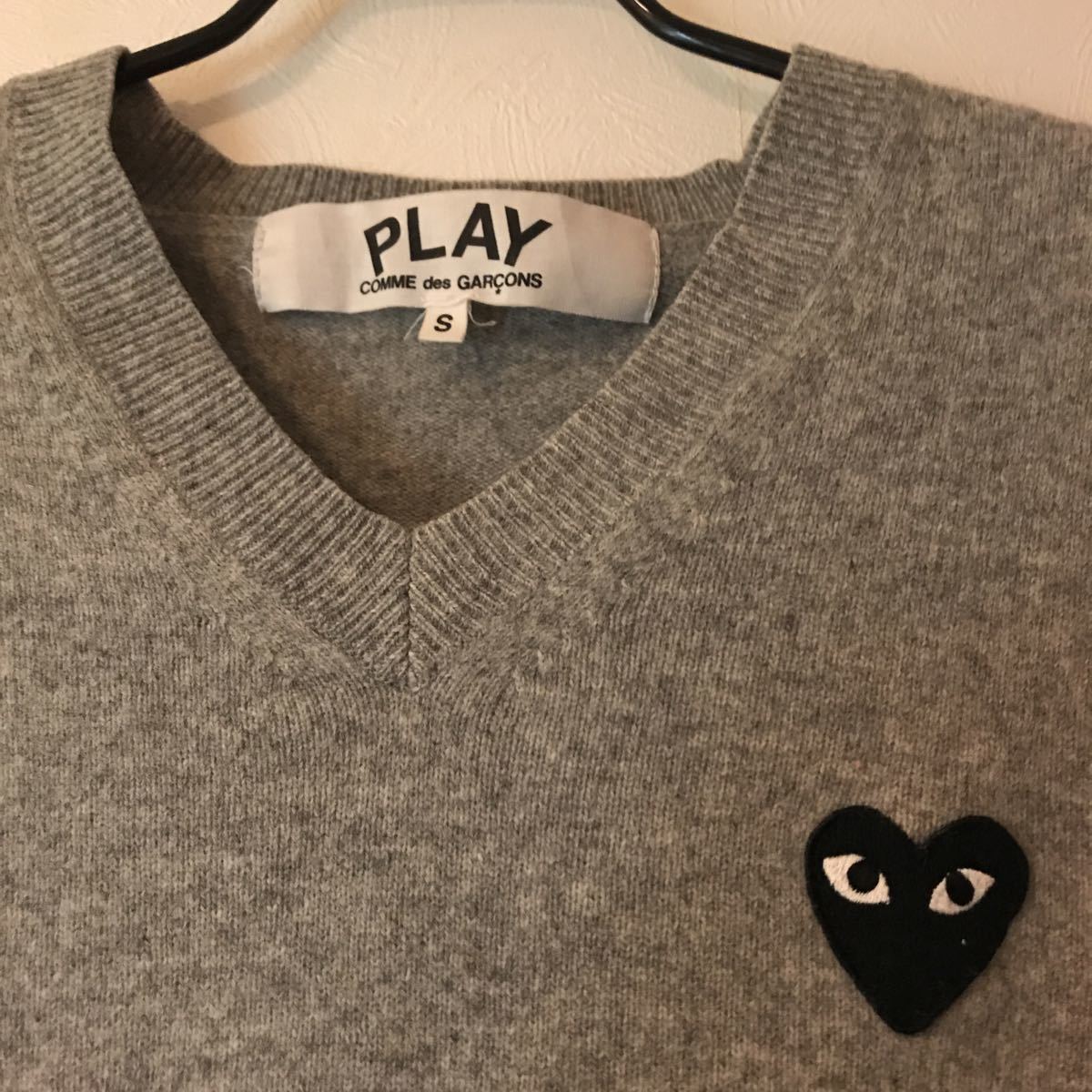 美品　送料無料　コムデギャルソン COMME des GARCONS カーディガン play グレー　ニット　セーター