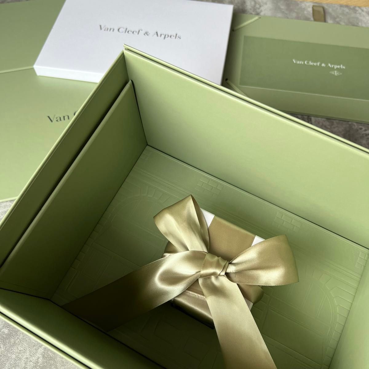Van Cleef & Arpel ヴァンクリーフ&アーペル ギフトボックス Van Cleef & Arpel ヴァンクリーフ&アーペル ギフトボックス