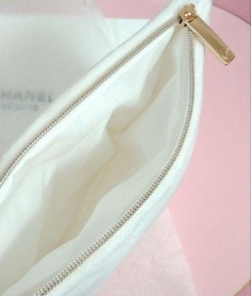 CHANEL シャネル ノベルティ ポーチ ホワイト 化粧ポーチ コスメ CHANEL シャネル ノベルティ ポーチ ホワイト 化粧ポーチ コスメ