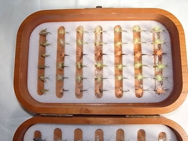 Richard Wheatley Wooden Fly Box with Flies ・ ホイットレー Richard Wheatley Wooden Fly Box with Flies ・ ホイットレー