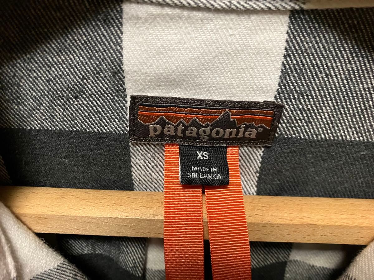 極美品 patagonia ファリアーズシャツ XS (M~L) 廃番カラー 極美品 patagonia ファリアーズシャツ XS (M~L) 廃番カラー
