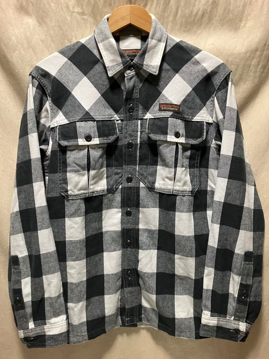 極美品 patagonia ファリアーズシャツ XS (M~L) 廃番カラー 極美品 patagonia ファリアーズシャツ XS (M~L) 廃番カラー