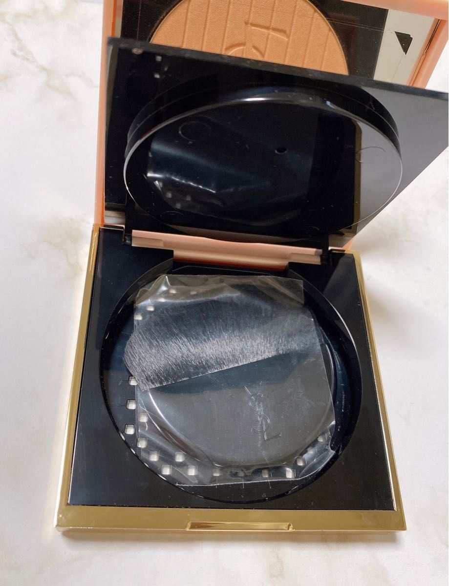 新品】YSL イヴ・サンローラン ラディアントタッチ 3D グロウ 新品】YSL イヴ・サンローラン ラディアントタッチ 3D グロウ