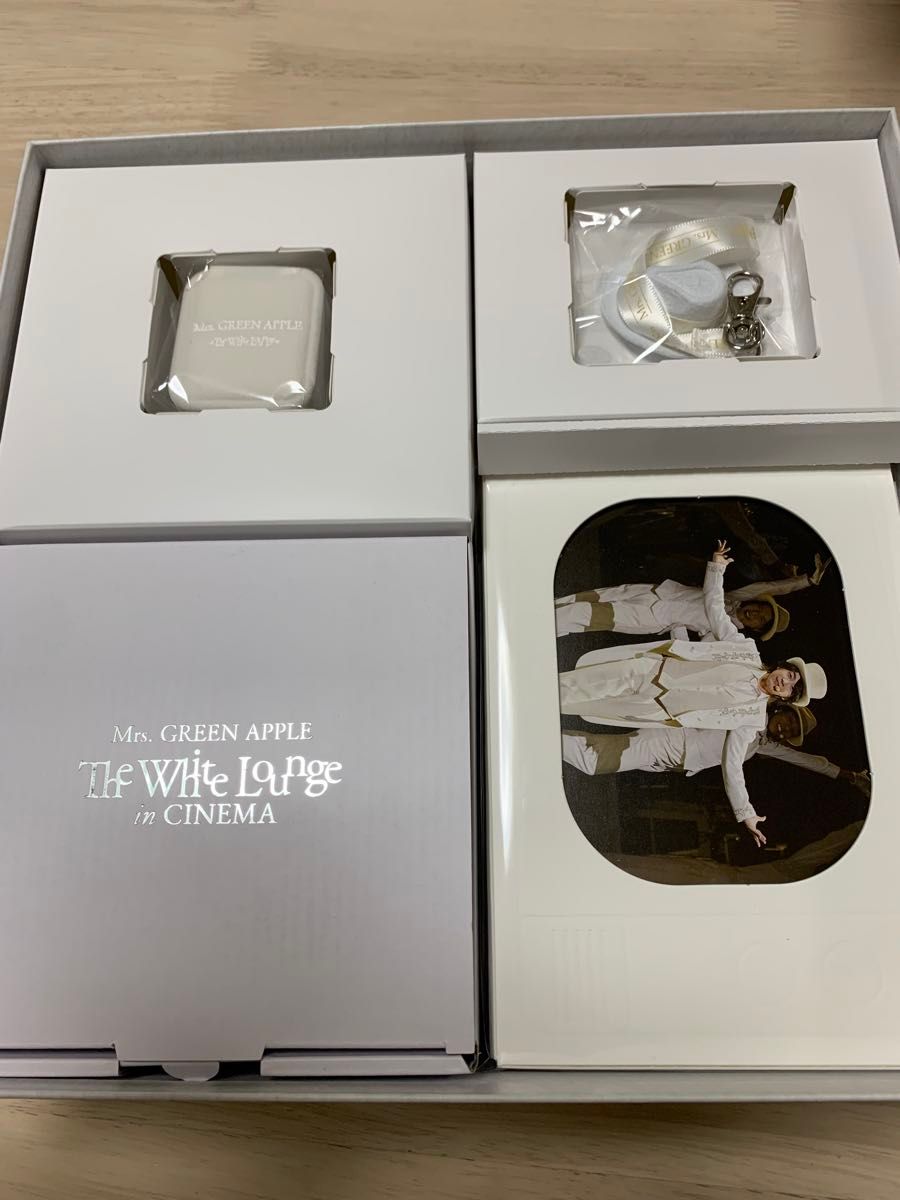 ミセス ホワイトラウンジ inシネマ 初回限定BOX グッズ7点セット ミセス ホワイトラウンジ inシネマ 初回限定BOX グッズ7点セット