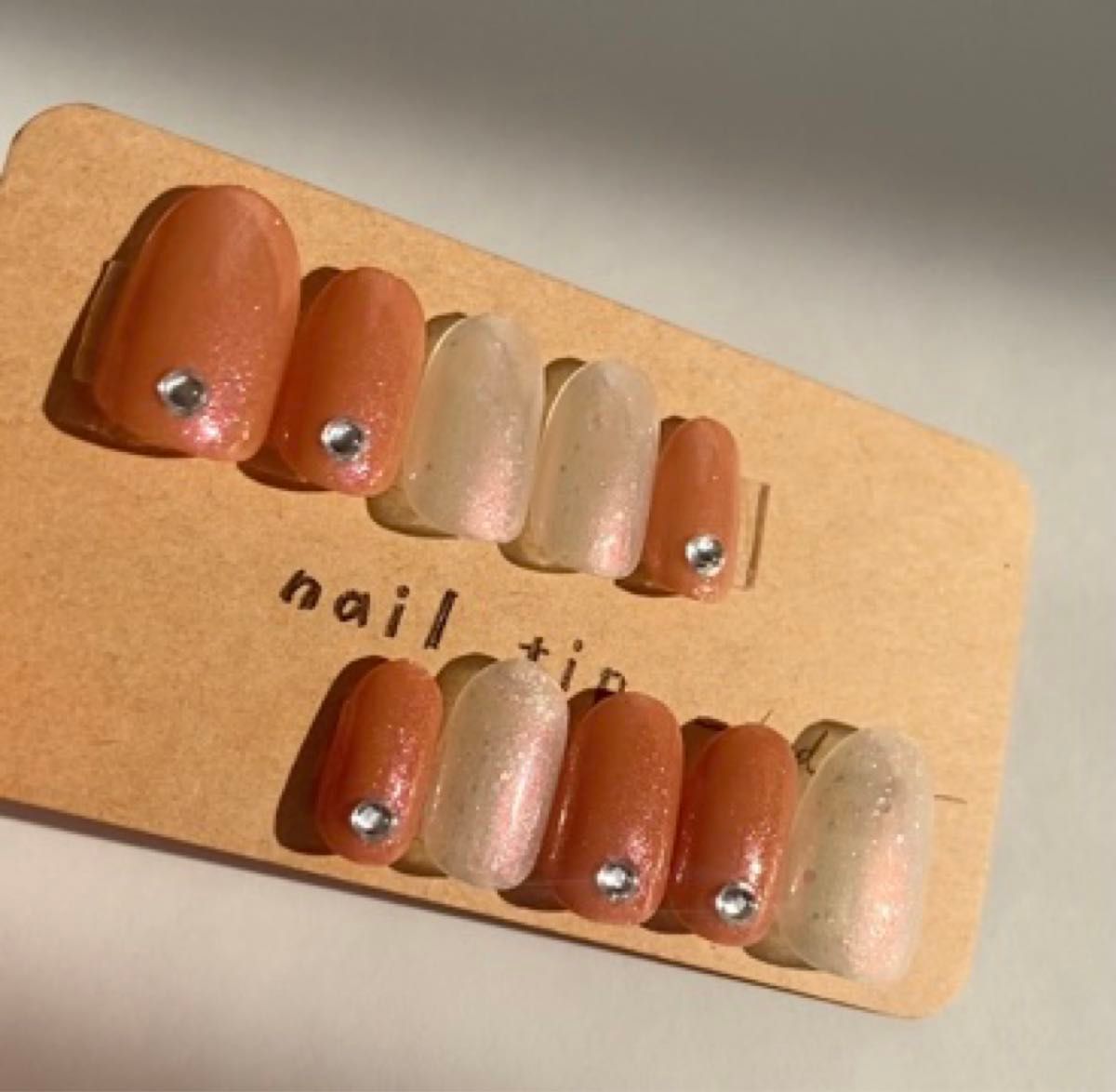 ネイルチップ(オーバル) ホワイト×レッド ハンドメイド サイズオーダー制