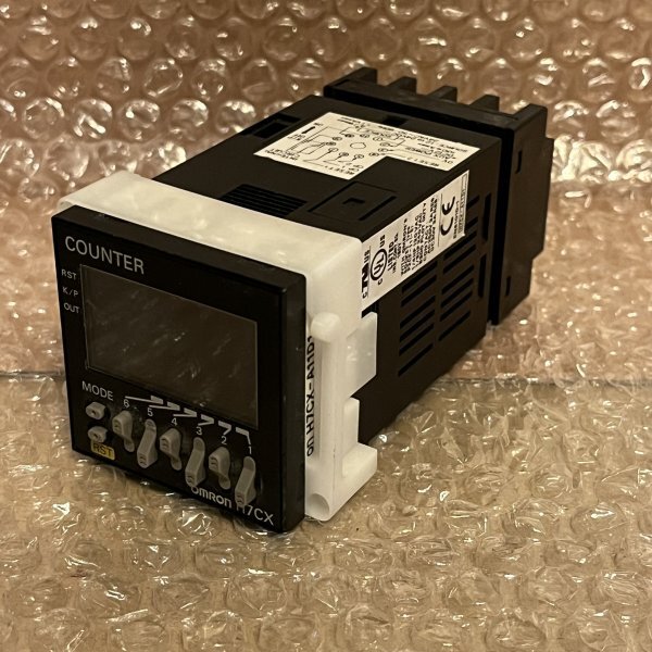 【 omron プリセット 】カウンタ タコメータ オムロン H7CX-A11-D1 + P3GA-11 ■ 和 204 三