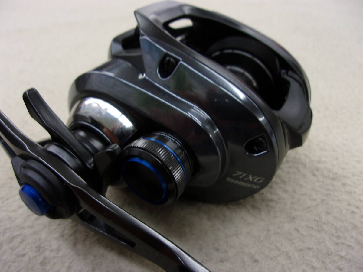 シマノ 23 SLX DC 71XG 未使用 本体のみです ギア比8.2 シマノ 23 SLX DC 71XG 未使用 本体のみです ギア比8.2