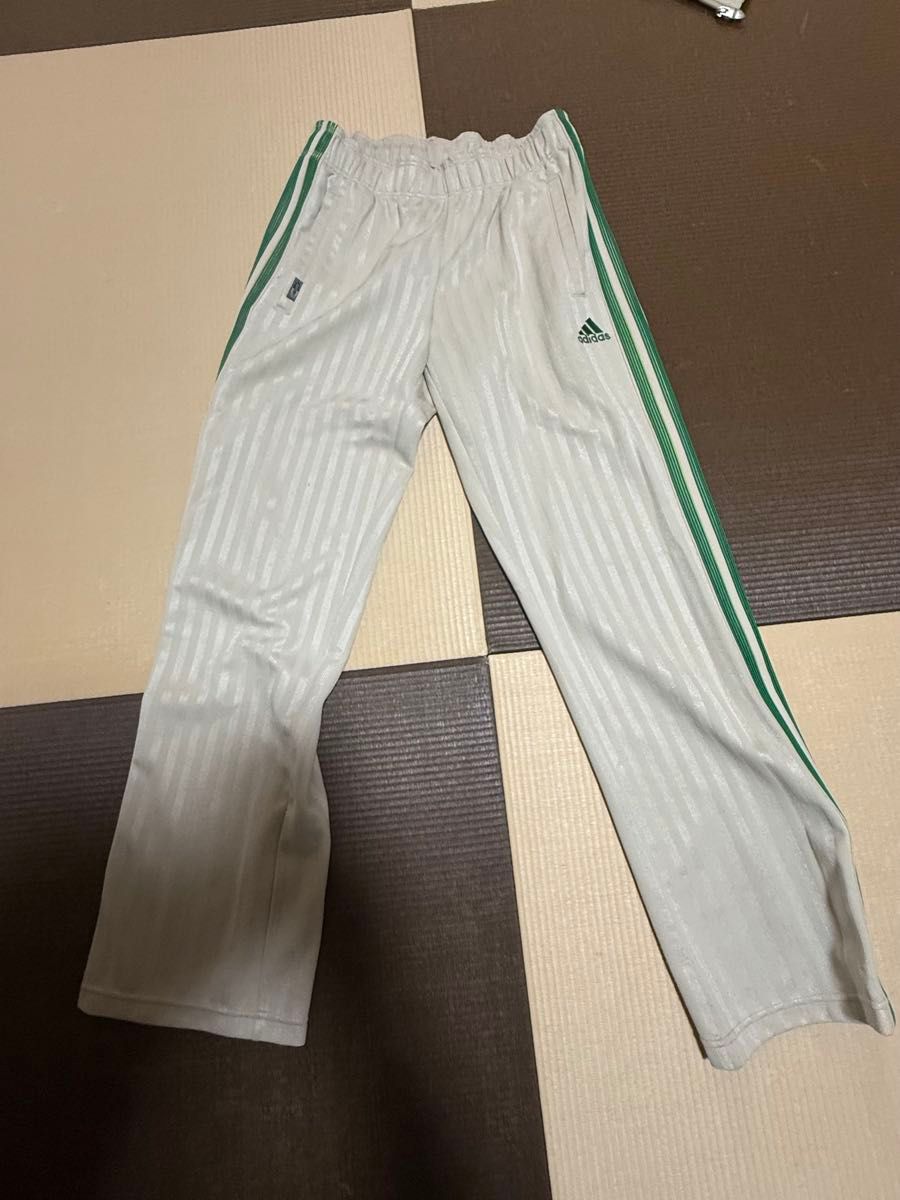 00s 万国旗タグ adidas ベージュホワイト×グリーン 上下 00s 万国旗タグ adidas ベージュホワイト×グリーン 上下