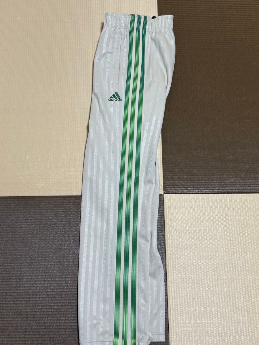 00s 万国旗タグ adidas ベージュホワイト×グリーン 上下 00s 万国旗タグ adidas ベージュホワイト×グリーン 上下