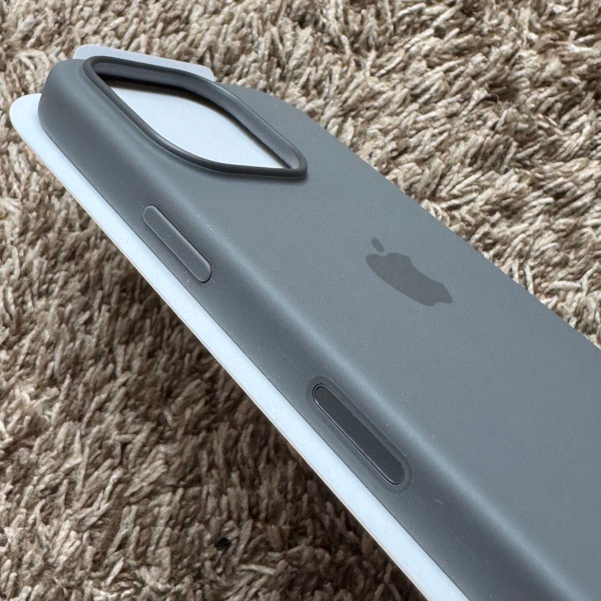Apple純正 iPhone 16 Proシリコーンケース MagSafe対応 ストーン Apple純正 iPhone 16 Proシリコーンケース MagSafe対応 ストーン