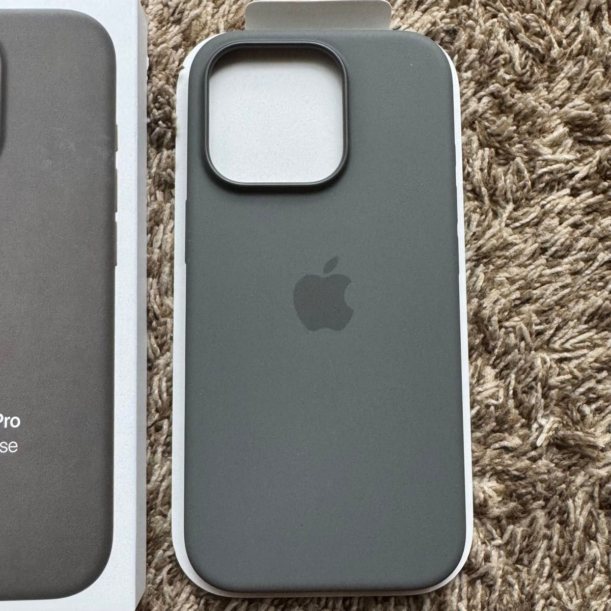 Apple純正 iPhone 16 Proシリコーンケース MagSafe対応 ストーン Apple純正 iPhone 16 Proシリコーンケース MagSafe対応 ストーン