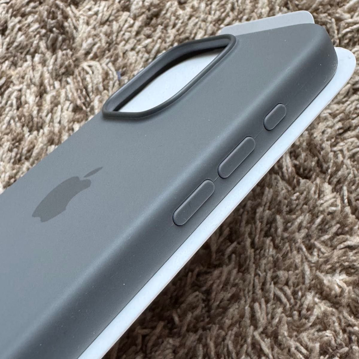 Apple純正 iPhone 16 Proシリコーンケース MagSafe対応 ストーン Apple純正 iPhone 16 Proシリコーンケース MagSafe対応 ストーン