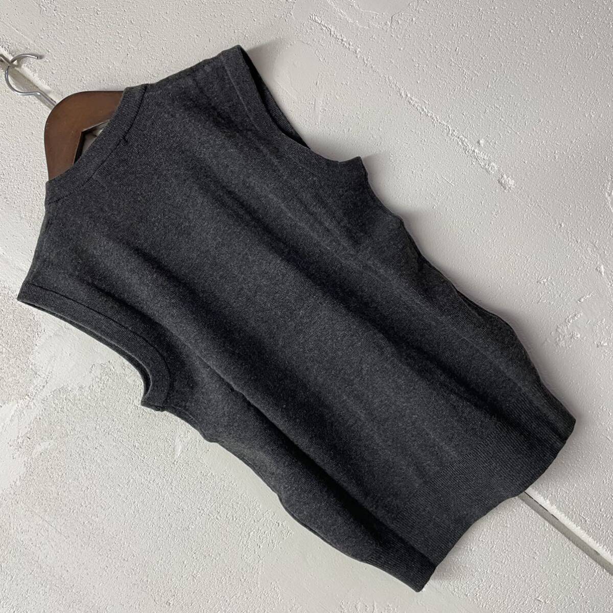 S size men's . house .... wool .V neck the best charcoal gray 