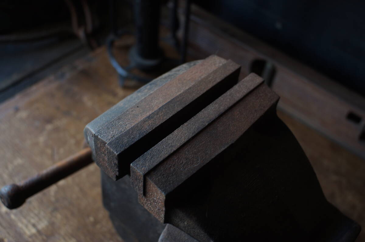 英国ビンテージ工具 作業用バイス 口幅100mm RECORD SHEFFIELD 英国ビンテージ工具 作業用バイス 口幅100mm RECORD SHEFFIELD