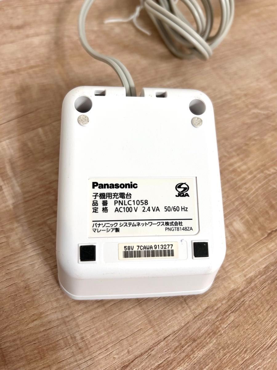 Panasonic KX-FKD404-W 電話子機2台セット 親機のおまけ付き Panasonic KX-FKD404-W 電話子機2台セット 親機のおまけ付き