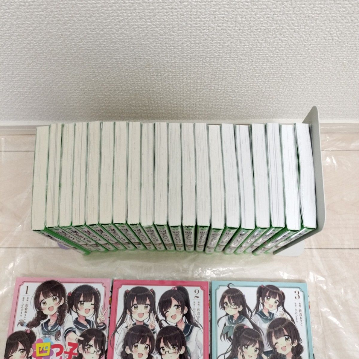 四つ子ぐらし 1〜19巻全20冊 漫画1〜3巻 しおり6枚 ポストカード 四つ子ぐらし 1〜19巻全20冊 漫画1〜3巻 しおり6枚 ポストカード